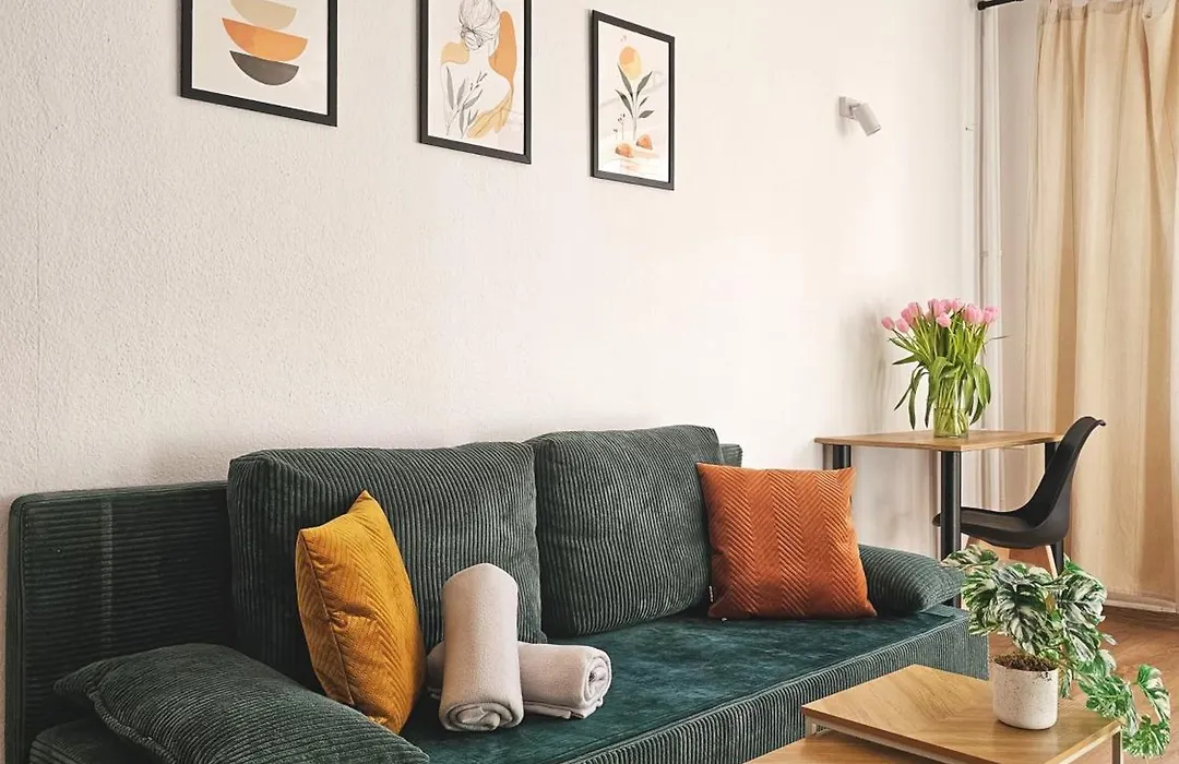Sunny Apartment 3 Minutes Walk From Rynek Square-1