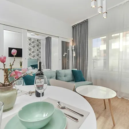 Modern Apartments Wrocław Kościuszki by Renters-3