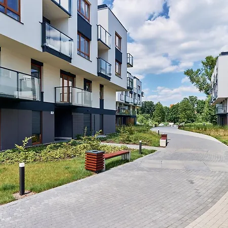 Riverside Apartments Na Grobli By Noclegi Renters-3