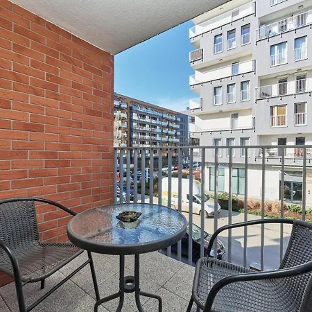 Apartments Dmowskiego Kępa Mieszczańska by Renters-2