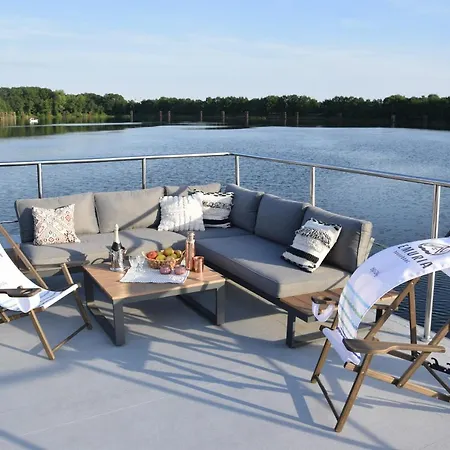 Lemuria Houseboat - pływający domek na wodzie-3