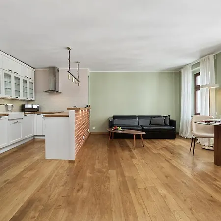 Heart of Wroclaw Uniwersytecka by Renters-2