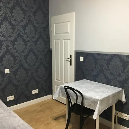 Studio Jutrzenka z łazienką by Apartamenty na dni Wrocław-2