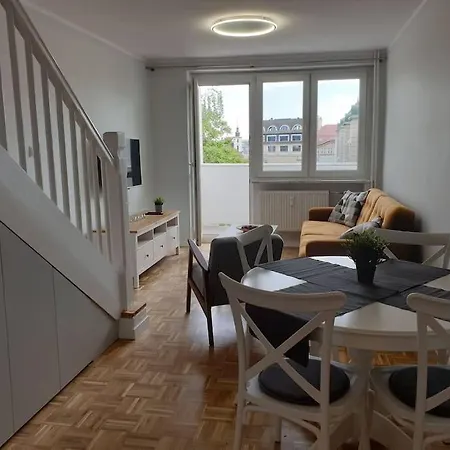 Duplex 250 M From Market Square-2