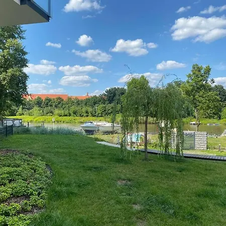 Art Marina nad rzeką z bezpłatnym parkingiem-3