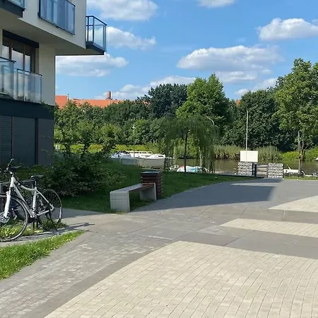 Art Marina nad rzeką z bezpłatnym parkingiem-2