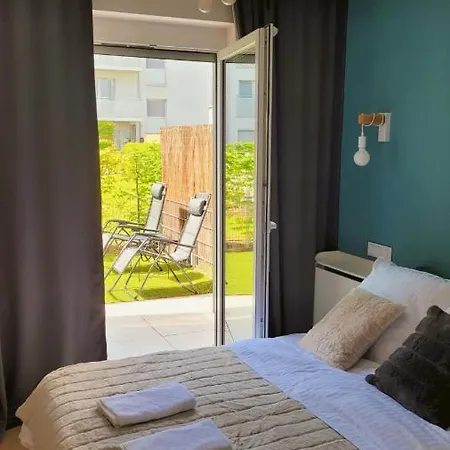Green Terrace Family Apartment - 2 Terraces, Free Parking, Netflix Cinema-3