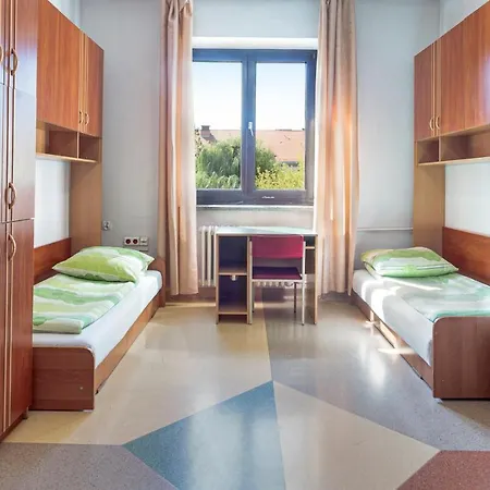 Dizzy Daisy Hostel-3