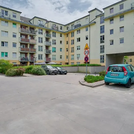 Convenient Apartment Mosiezna 7 By Noclegi Renters-3