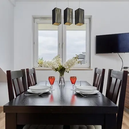 Comfortable & Cozy Studio With Balcony - Klimasa By Noclegi Renters-2