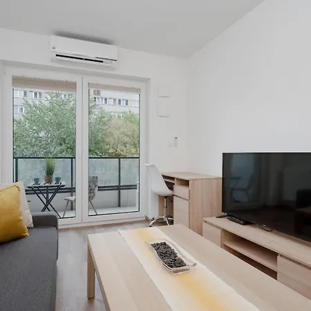 Apartment Legnicka Wroclaw With Parking By Noclegi Renters-2