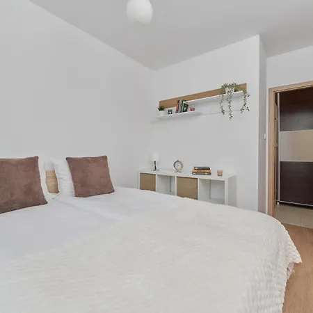 Cozy Apartment Klimasa With Balcony In Wroclaw By Noclegi Renters-3