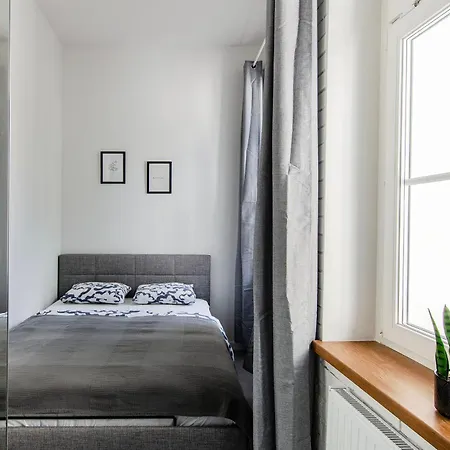 Loft City Center Apartments- Parking, Wifi, 24H Check-In-3