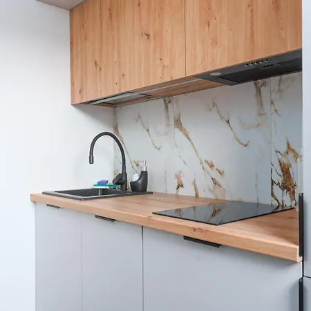 Czysta Modern Apartment by BookingHost-2