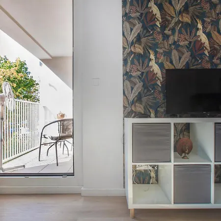 Komfortowy Apartament Z Balkonem I Parkingiem-3