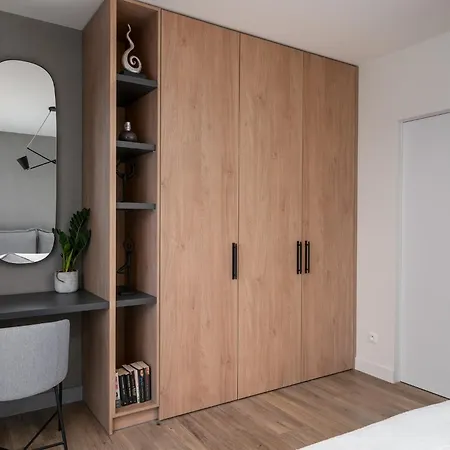 Nice View Apartment, Free Underground Parking, City Square 6 Min-2