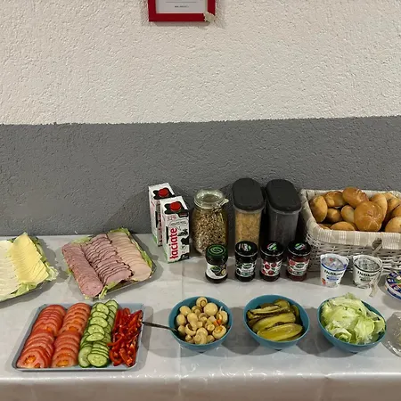 FlyFly Hostel , darmowy parking , rezerwuj przez urządzenia mobilne -10 procent-2