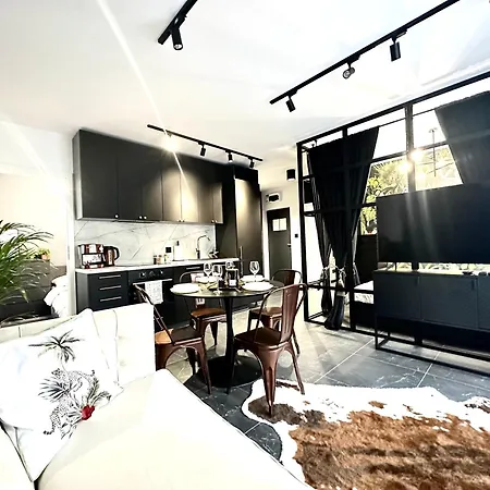 Golden Apartment ~ 1000M Main Square ~ Self Check-In 24H-2