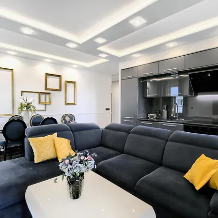 About Art Apartments - Sikorskiego-3