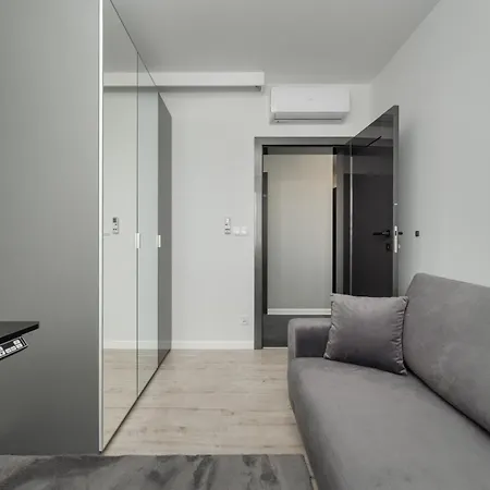 Luksusowy Apartament z 3 Sypialniami, Klimatyzacją, Parkingiem i Biurkiem we Wrocławiu by Renters Prestige-3
