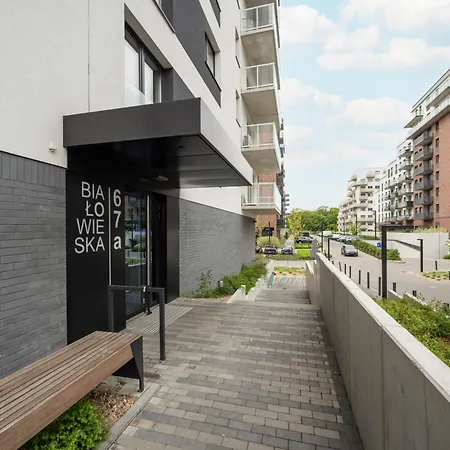 Luksusowy Apartament z 3 Sypialniami, Klimatyzacją, Parkingiem i Biurkiem we Wrocławiu by Renters Prestige-2