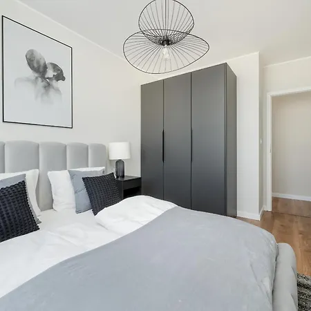 Piękny Apartament Wichrowa - 2 Sypialnie FREE GARAGE Wrocław by Noclegi Renters-3