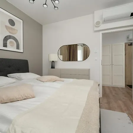Apartamenty Zwycięska z klimatyzacją, FREE GARAGE Wrocław by Noclegi Renters-2
