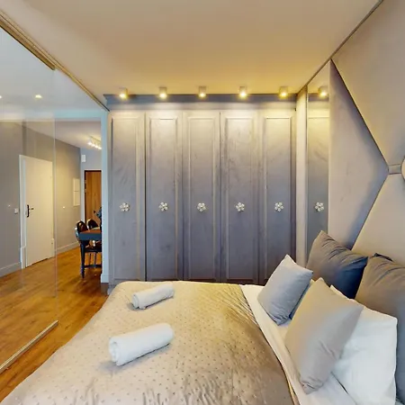 Apartamenty na Wielkiej Wyspie 900 steps to Market-2