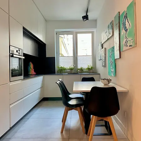 Art & Design 3 Rooms Apartment In City Center-3