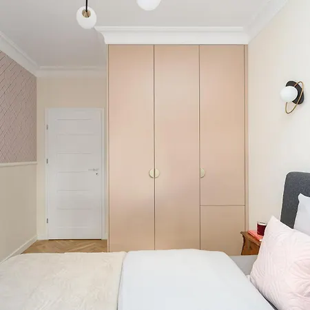Quiet Apartment On The Main Square, 2 Bathrooms-2