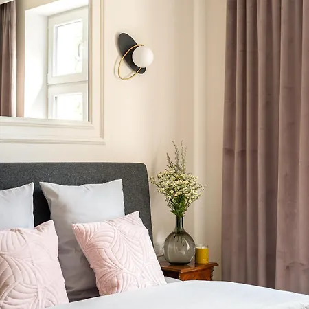 Quiet Apartment On The Main Square, 2 Bathrooms-2