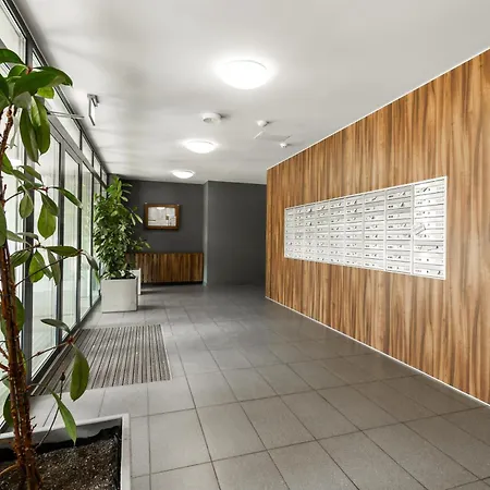 Apartament Near Sky Tower Free Parking For 2 Cars-3