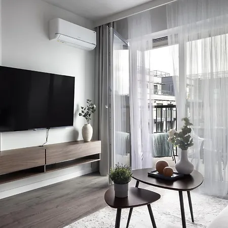 #Madalinskiego57 - City Center, New Bulding, 2 Bedrooms, 2X Double Beds And A Fold-Out Sofa, Separate Kitchen, Ac, Balcony, Free Underground Parking, Self Check In 24H, Internet, Netflix, Coffee Machine, Washing Machine,1Km To The Railway, For Non-Sm-2