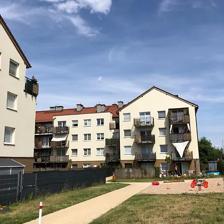 Urocze mieszkanie z ogródkiem i bezpłatny parking-2