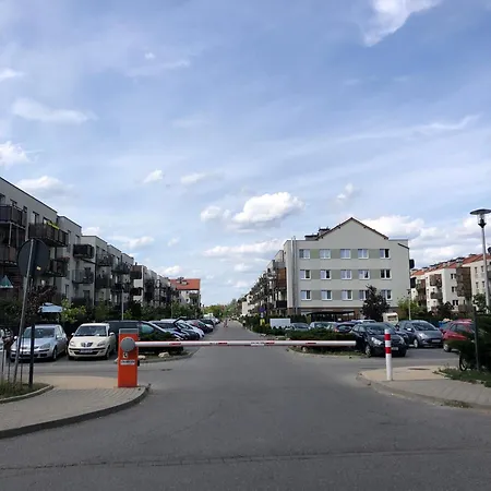 Urocze Mieszkanie Z Ogrodkiem I Bezplatny Parking-2