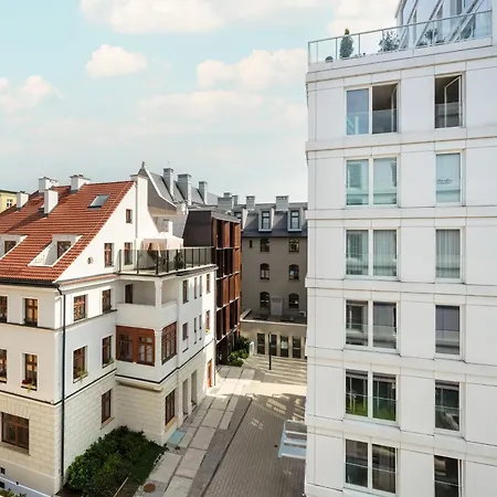 Elegancki Apartament z Parkingiem Blisko Starego Miasta by Noclegi Renters-2