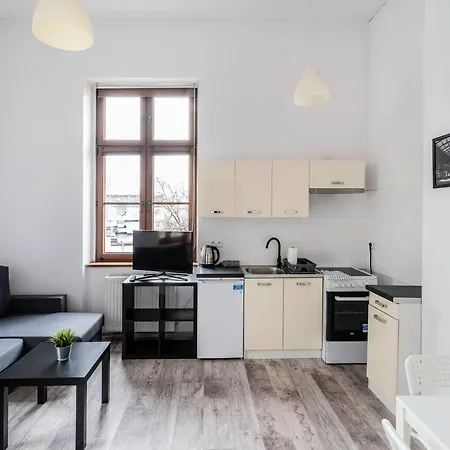 Apartament z osobną sypialnią w pięknej kamienicy w centrum-2