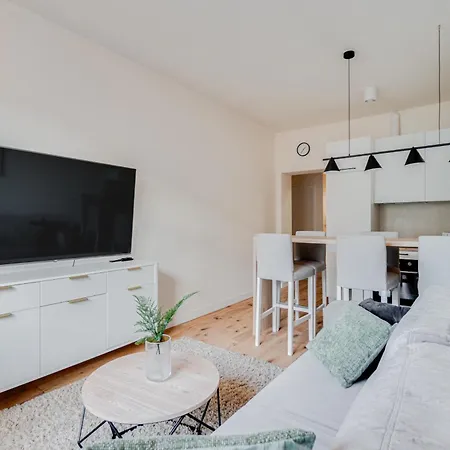 Bright Day Apartment - Self Check-In 24H, 10 Min Market Square-3