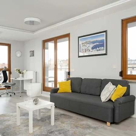 Nowoczesny Apartament Blisko Rzeki we Wrocławiu z Biurkiem i Parkingiem by Noclegi Renters-3