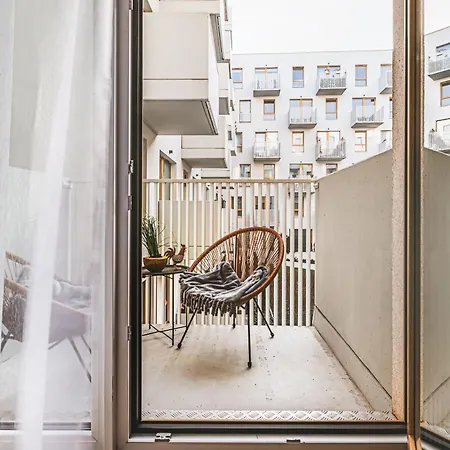 Komfortowy Apartament Z Balkonem I Parkingiem-3