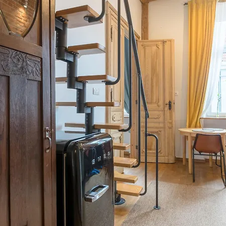 Oak Doors Apartament w Rynku - ProperUNIT-3