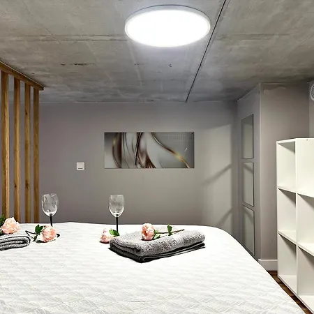 Zarembowicza Apt 36 - Self Check-In 20h - Parking &Lift-2