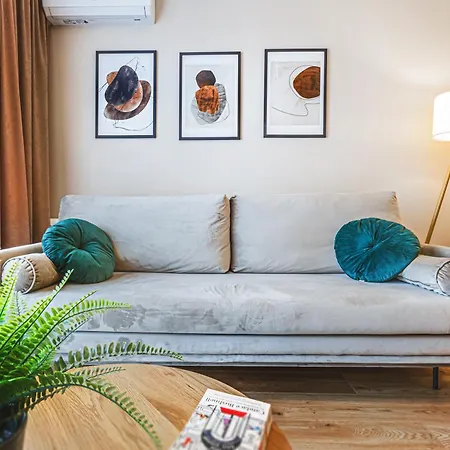 Komfortowy Apartament Z Balkonem I Parkingiem-3