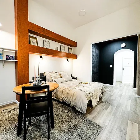 Walk 50M To Market Square & Rynek! Stylish 1Br, Kitchen-2