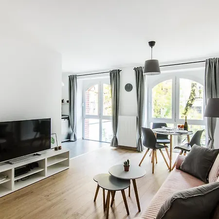 Beutiful Pearl Apartment In Tenement House In Center-3