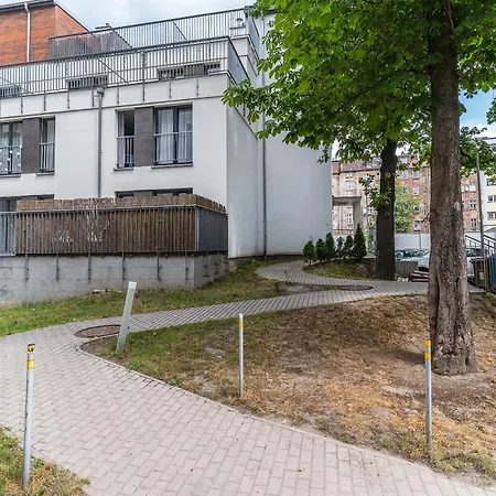Yellow Apartment z Tarasem-3