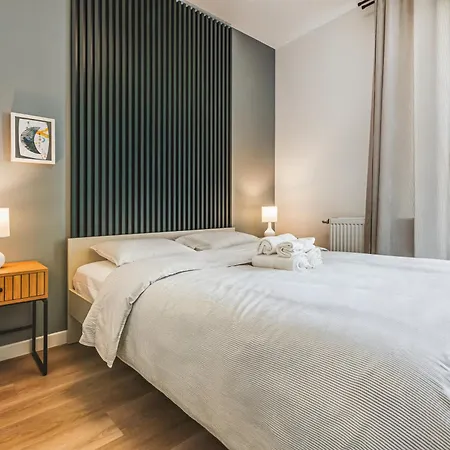 Komfortowy Apartament Z Balkonem I Parkingiem-2