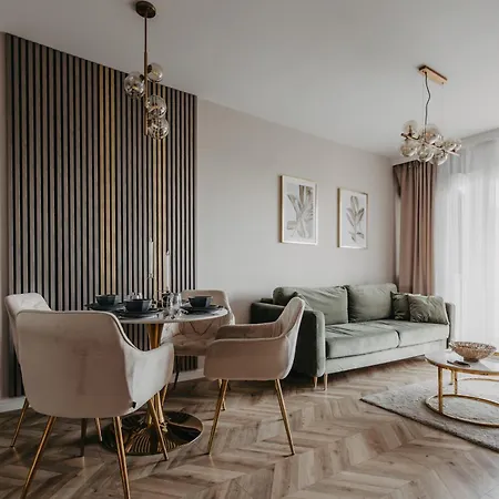 Balcony & Parking, Modern Elegant Apartment! Near Tram-2
