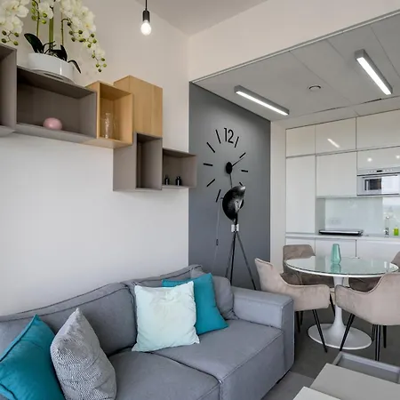 Rentplanet - Apartament Sky Tower-2