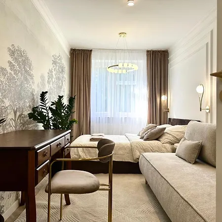 Psie Budy Apartment -200M Main Square-3